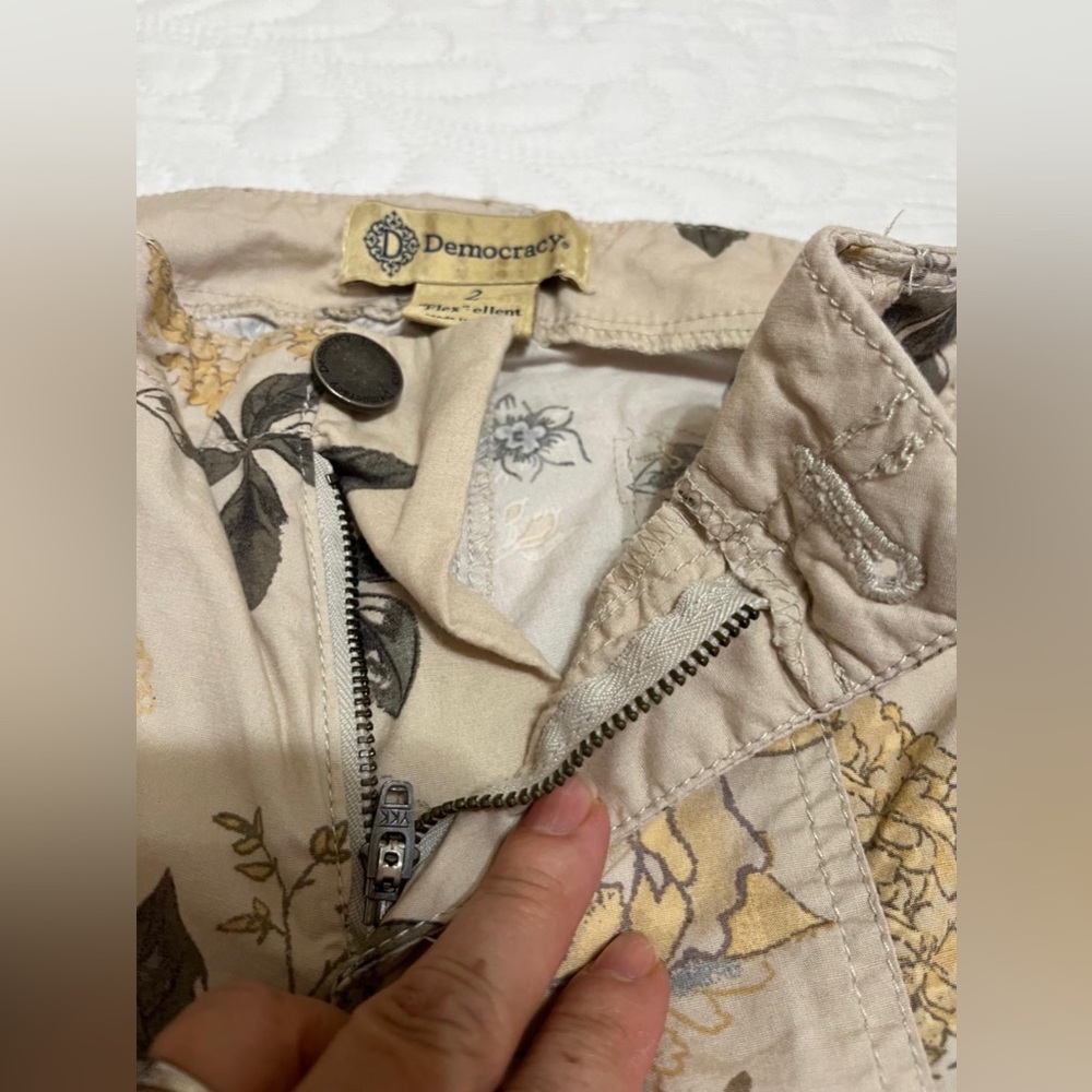 (18) Democracy Beige Floral Pants - Picture 2 of 12